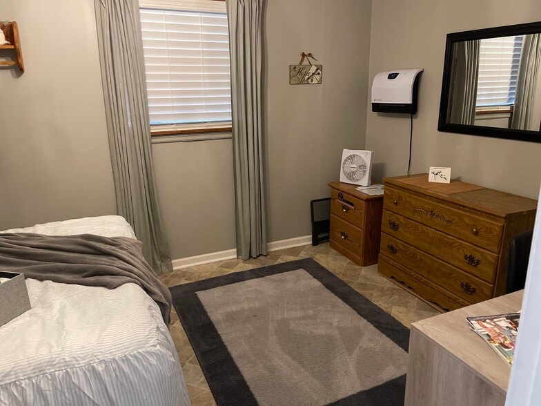 Building Photo - 220 Pearson Dr