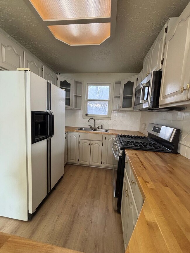 Building Photo - Spacious & Updated 5 Bed Home in Prime Ogden Location