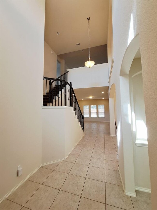 Building Photo - 525 Loma Cedro Bend