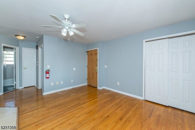 Building Photo - 101 N Beverwyck Rd