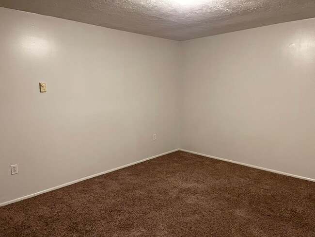 Building Photo - *LEASE TAKEOVER* Charming 1-Bedroom Home – Just 5 Minutes South of Rexburg!