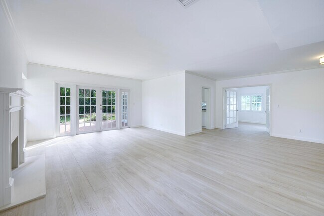 Building Photo - 336 Marlborough Pl