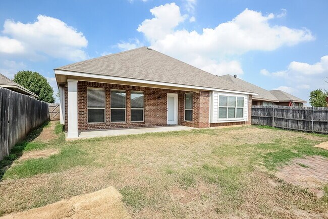 Building Photo - 656 Brooks St