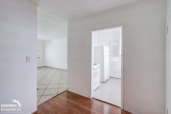 Building Photo - Charming 1Bdm 1Ba Apartment in the Heart o...