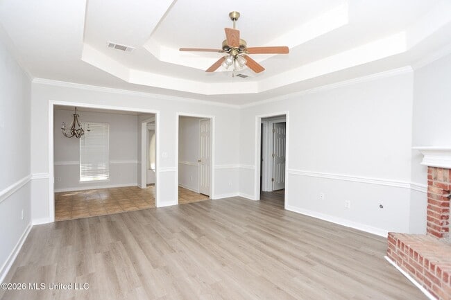 Building Photo - 1123 Bullrun Dr