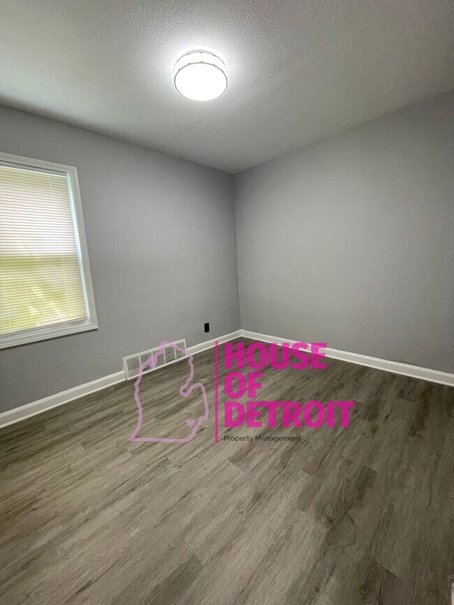 Building Photo - Beautiful 3 Bedroom Single Family ~Summer ...