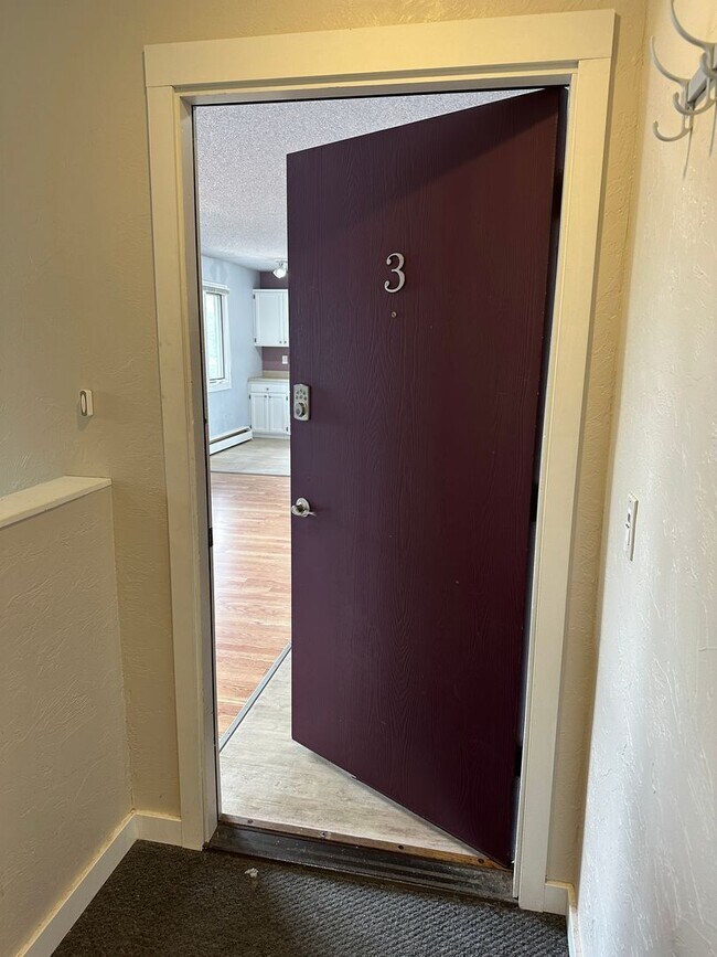 Building Photo - Heat Included! Heated Storage, 2 Bedroom/1...