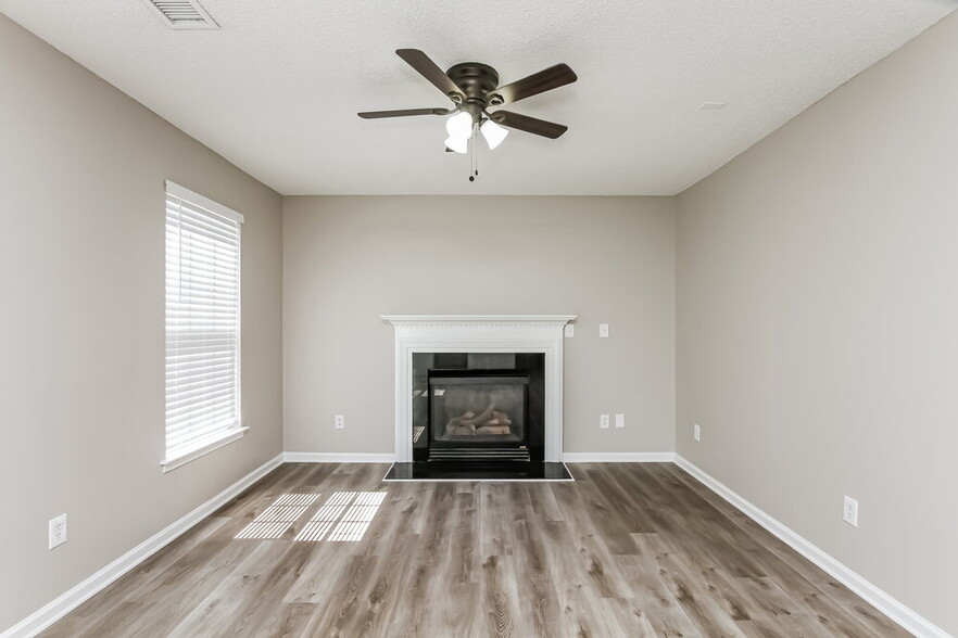 Building Photo - 8534 Appledale Dr