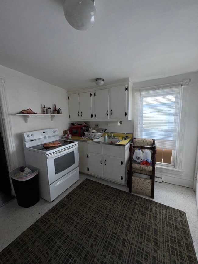 Building Photo - 112 Webster Ave