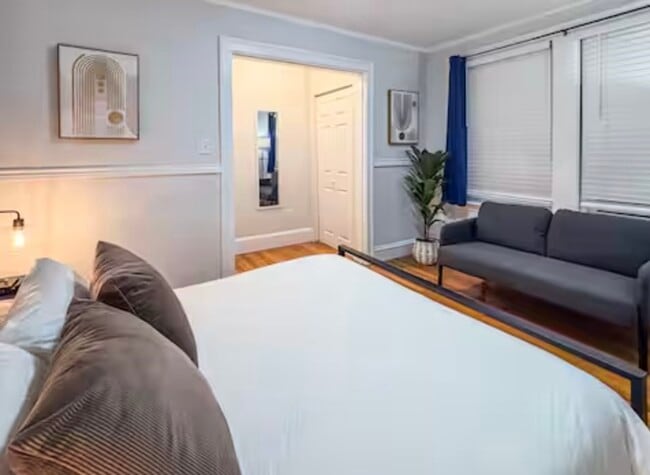 Building Photo - 65-67-67 St James Cir