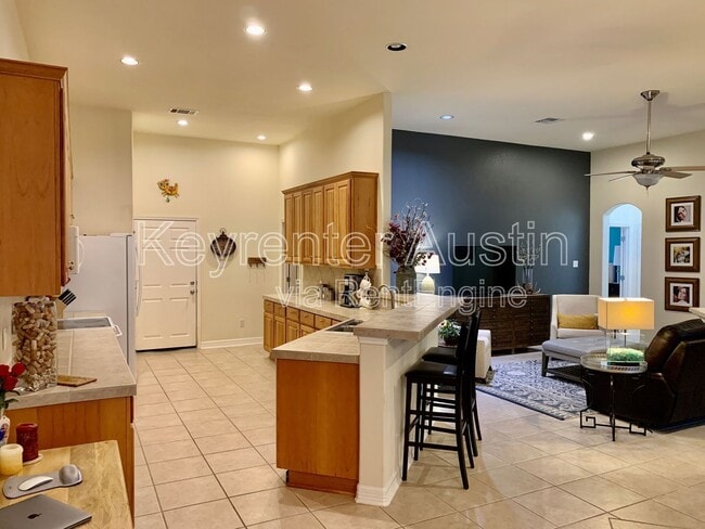 Building Photo - 1305 Delsie Dr