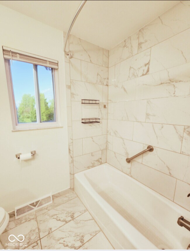 Building Photo - 9502 E 600 S