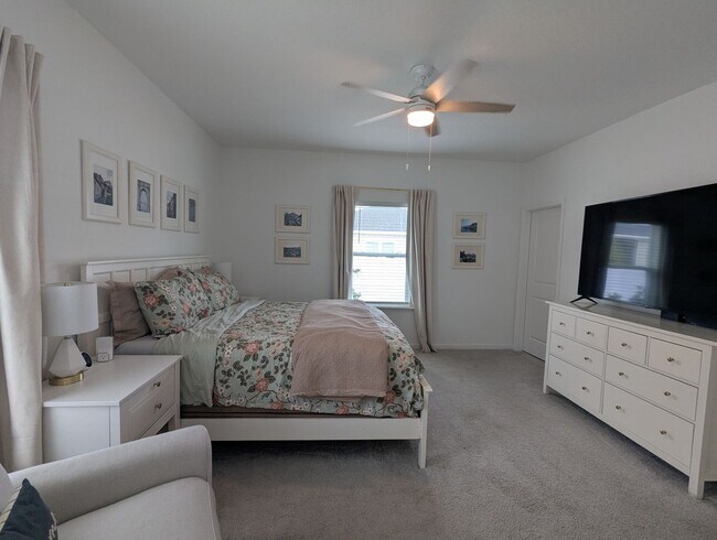 Building Photo - Beautiful newer-construction 4-bedroom, 3-bath home located in Trailhead Landing