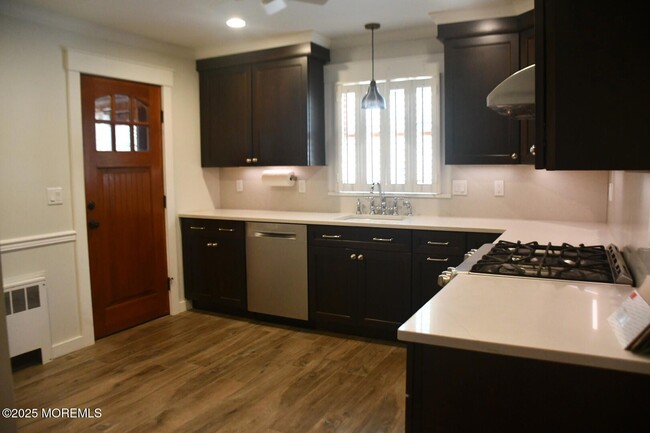 Building Photo - 303 Deerfoot Ln