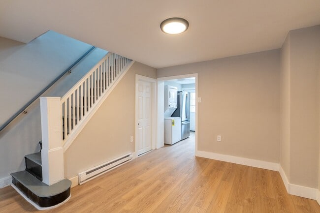 Building Photo - Newly rehabbed 3 bedroom