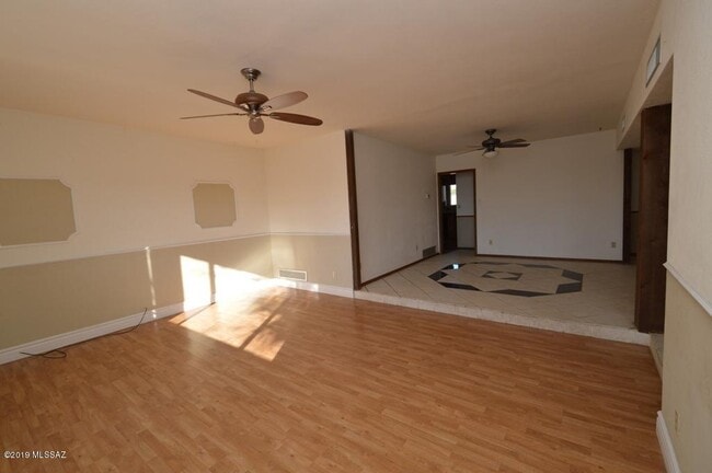 Building Photo - 5050 N Hillcrest Dr