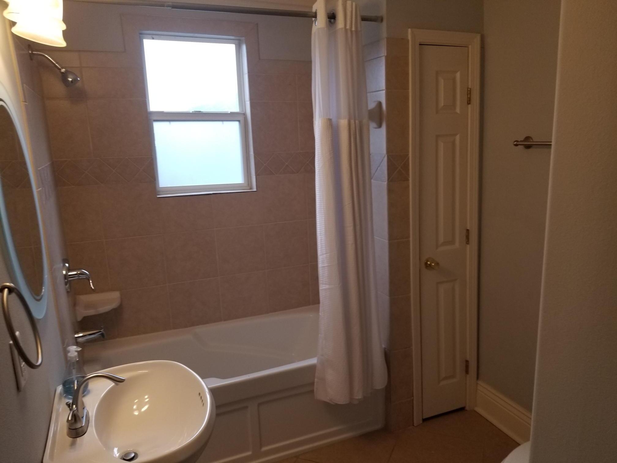 Upstairs bathroom - 1023 General Taylor