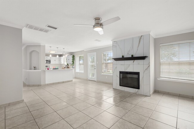 Building Photo - 602 Oak Briar Dr