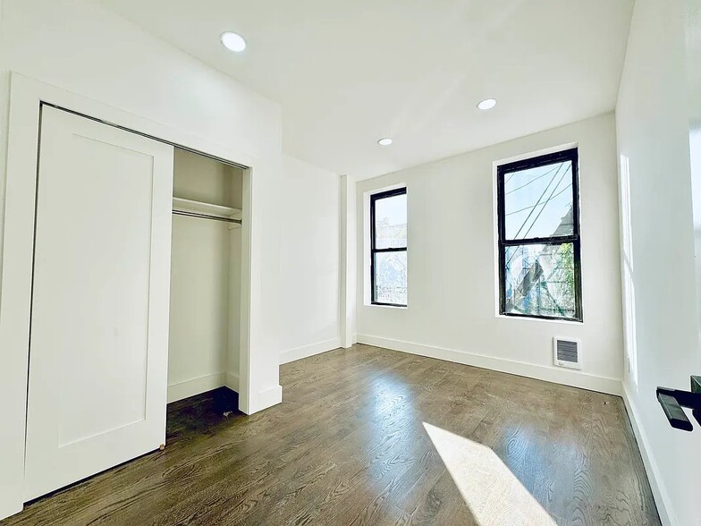 Primary Photo - 854 4th Ave