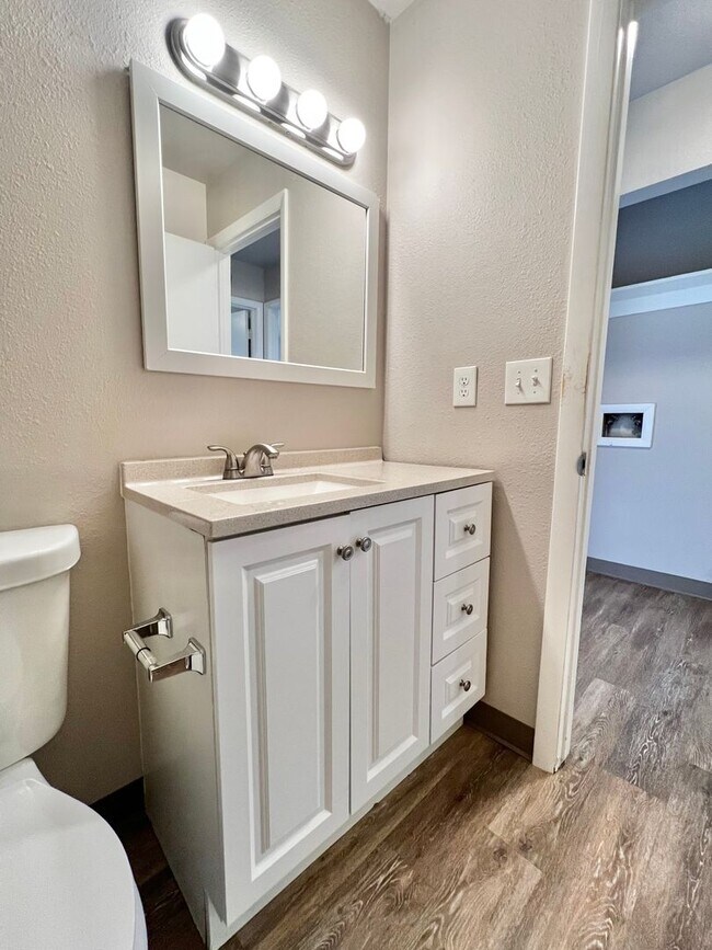 Building Photo - Larch1642 (KC-AM)