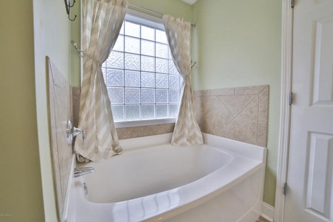 Building Photo - Upscale 3 to 4 BR home in The Willows at Leland. Two car garage, community pool!