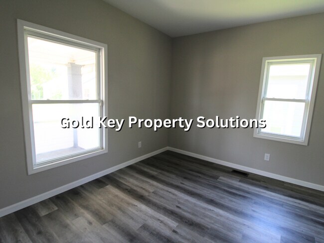 Building Photo - Spacious 3 BR 1 BA with Covered Porch and Garage (SECTION 8 APPROVED)