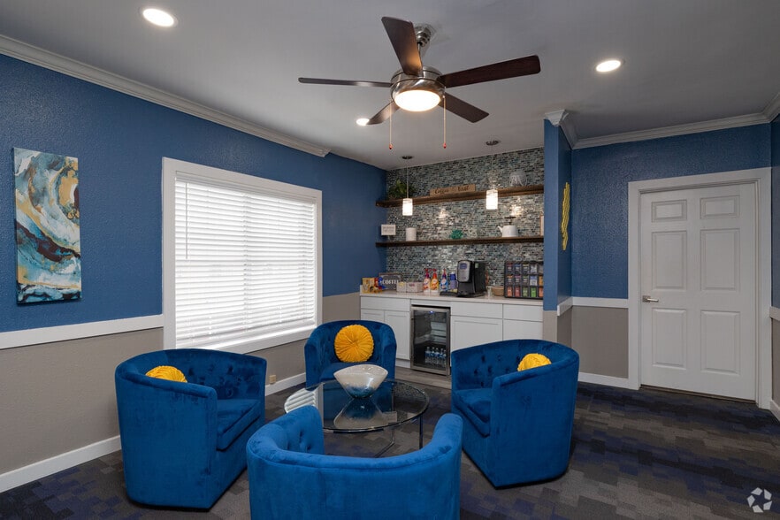 Clubroom - Belmont Place/La Fontaine