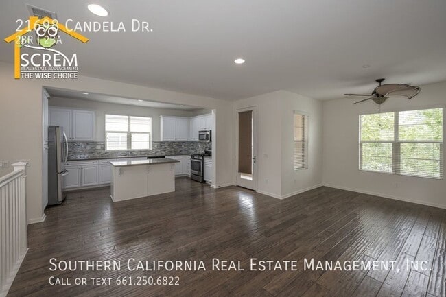 Building Photo - Updated Two Bedroom Detached Home in Gated...