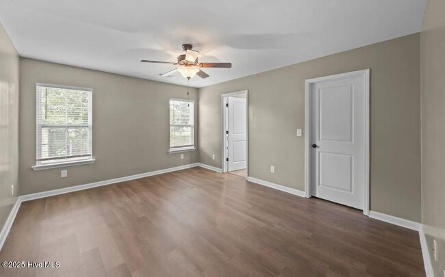 Building Photo - 821 Jade Ln