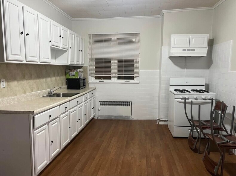 Kitchen - 234 Christine St