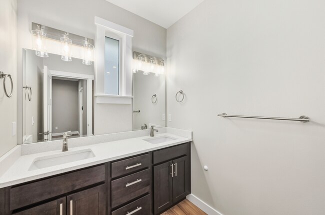 Building Photo - Modern 3-Bed x 2-Bath House