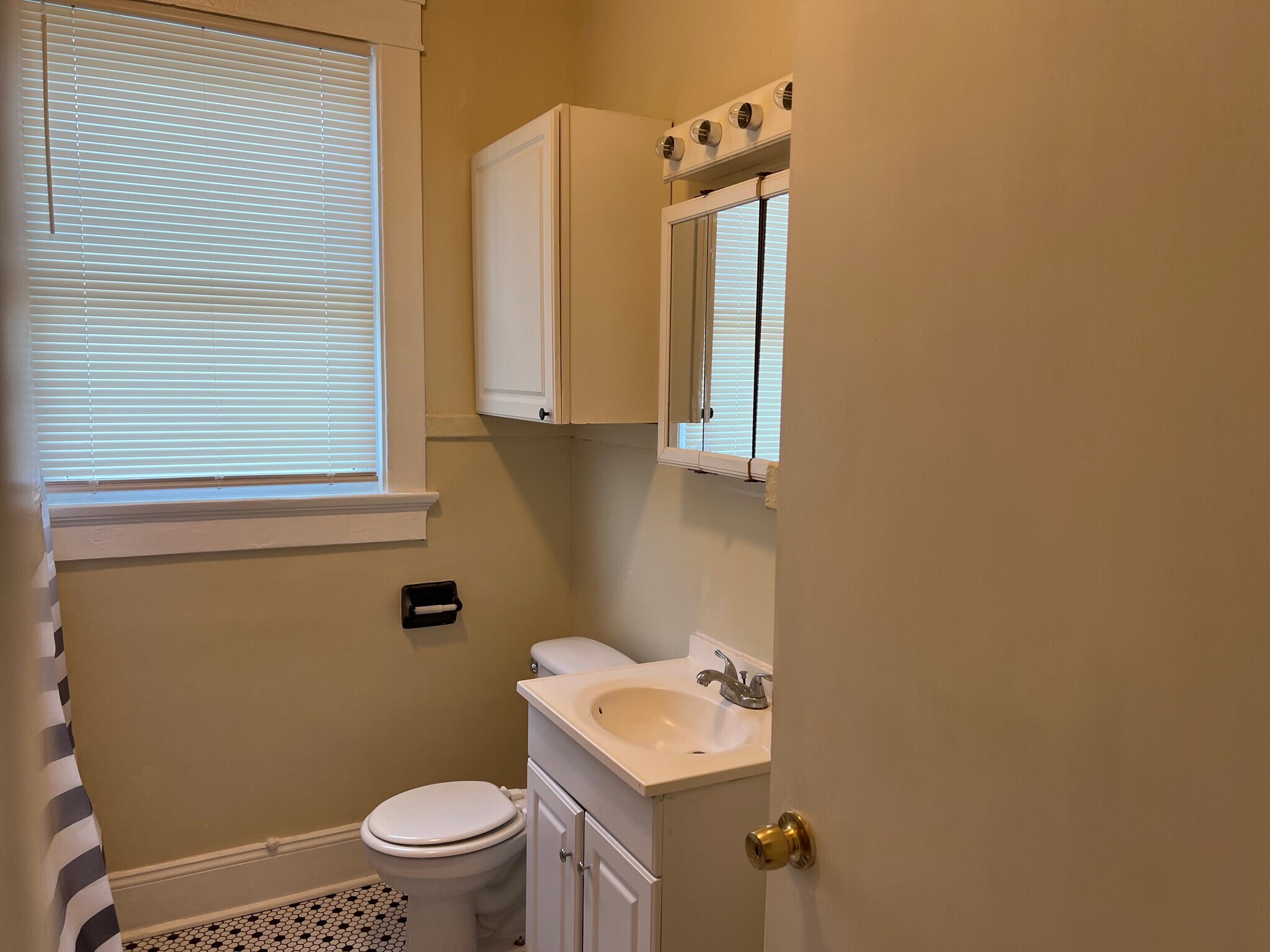 Building Photo - 4411 Cleveland Ave