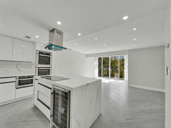 Building Photo - 3744 NE 167th St