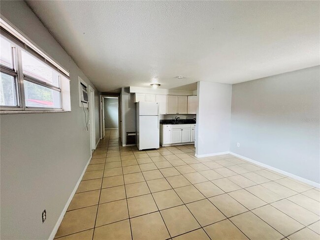 Building Photo - 1302 Morris Park