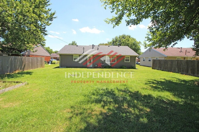 Building Photo - 136 Rogers Dr