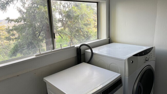 laundry - 1472 Silverwood Dr