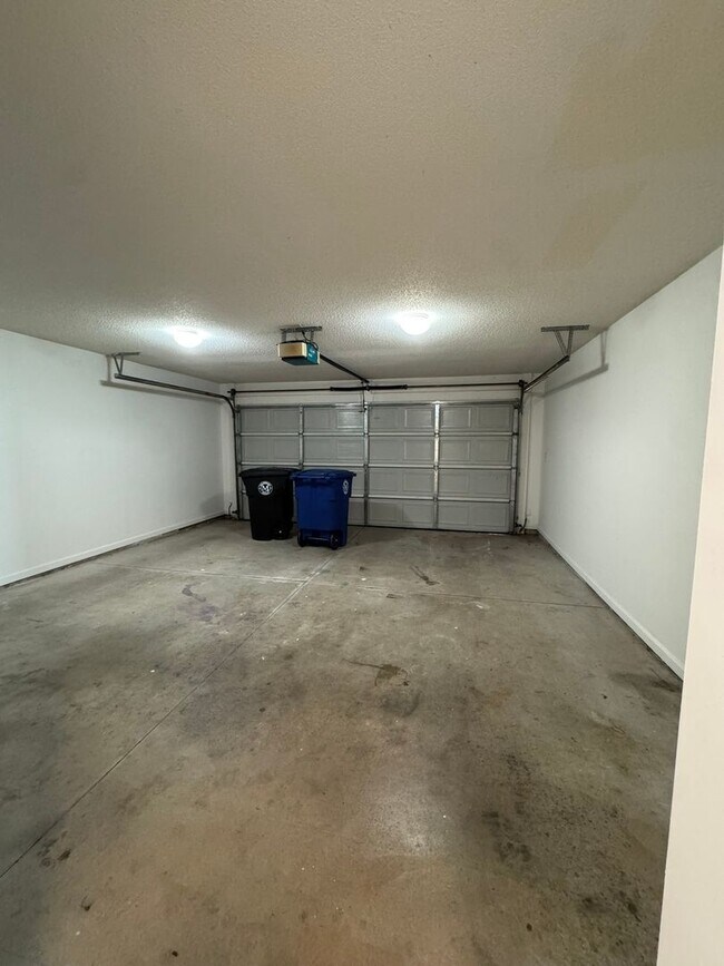 Building Photo - 141 Springwood Ln