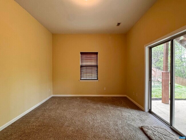 Building Photo - 4644 Briarwood Dr