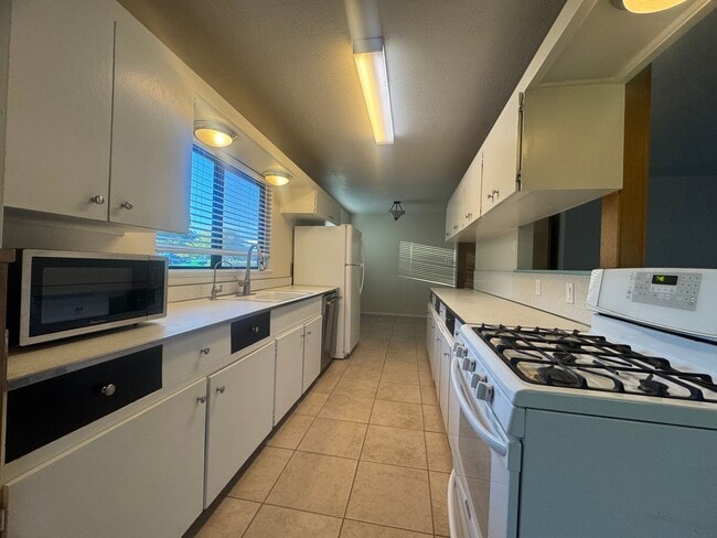 Building Photo - 20 Wildy Dr