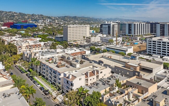 Building Photo - 132 Clark Dr