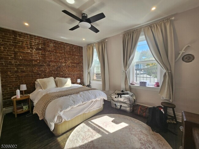 Building Photo - 30 The Crescent