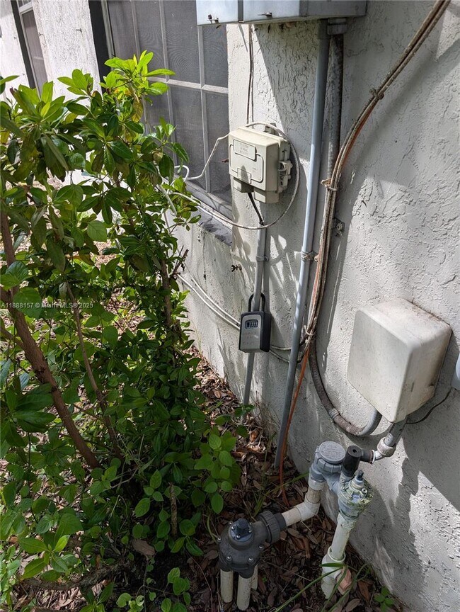 Building Photo - 720 NW 15th Terrace