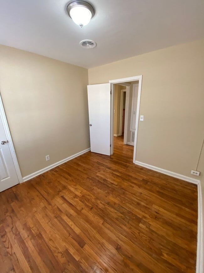 Building Photo - 5 Bedroom / 2 Bathroom Home for Rent in Columbus, GA 31906