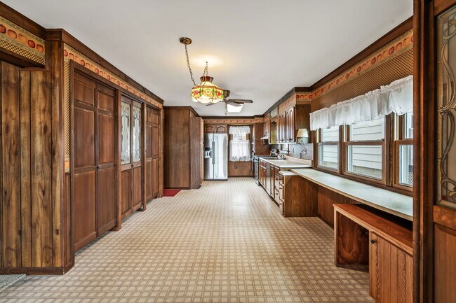 Building Photo - 2083 Chapman Lake Dr