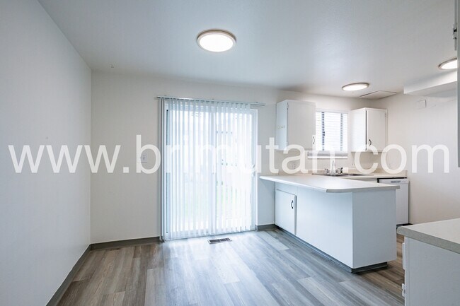 Building Photo - 4456 S Albright Dr