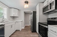 Building Photo - 2202 Mc Millan St