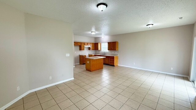 Building Photo - SOUTHEAST SIDE 3 BEDROOM/2 BATH RANCH AVAILABLE NOW!