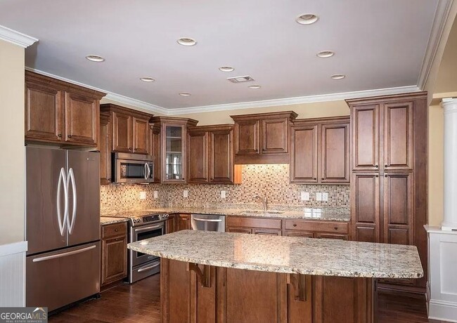 Building Photo - 1111 Regency Dr