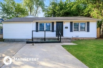 Building Photo - 1105 Locust Dr