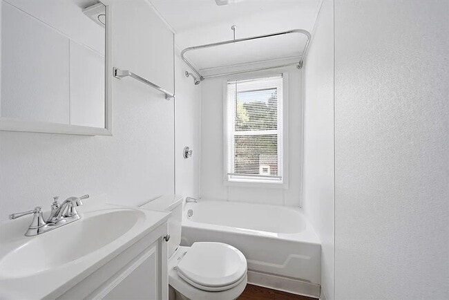 Building Photo - 31 Whitcomb St